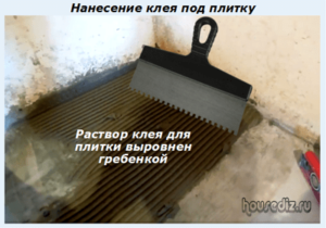 Нанесение клея под плитку Нанесение клея под плитку