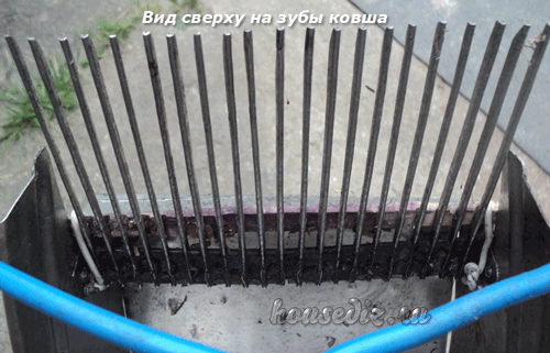 Вид сверху на зубья ковша Вид сверху на зубы ковша