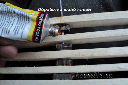 Склеивание деталей Обработка клеем